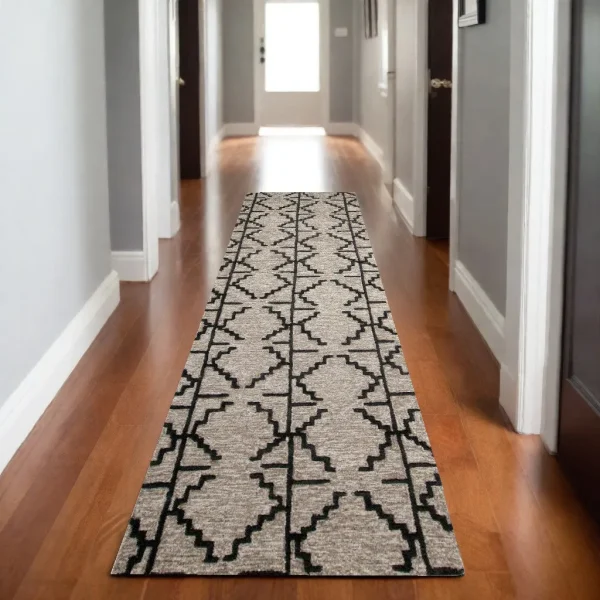 Handmade Geometric Area Rug – Stain Resistant, Warmth & Style for Homes with Kids & Pets
